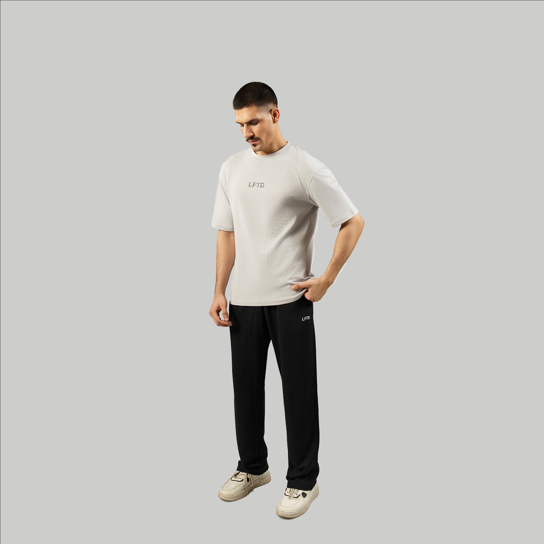 Base Straight Fit - Black
